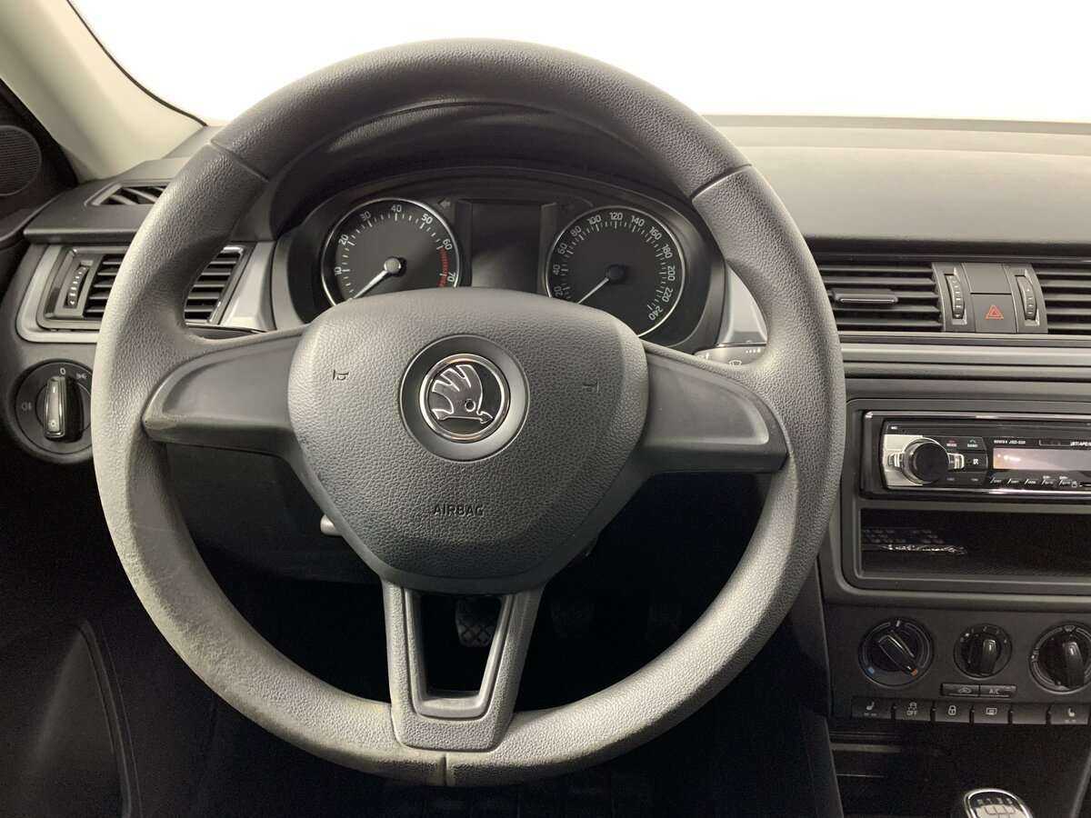 Skoda Rapid с пробегом — 2017 год. Фото: #22