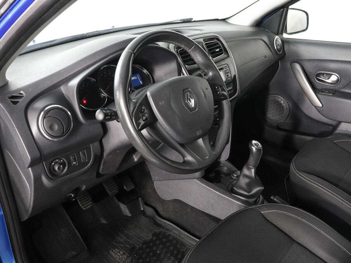 Renault Sandero с пробегом — 2016 год. Фото: #8