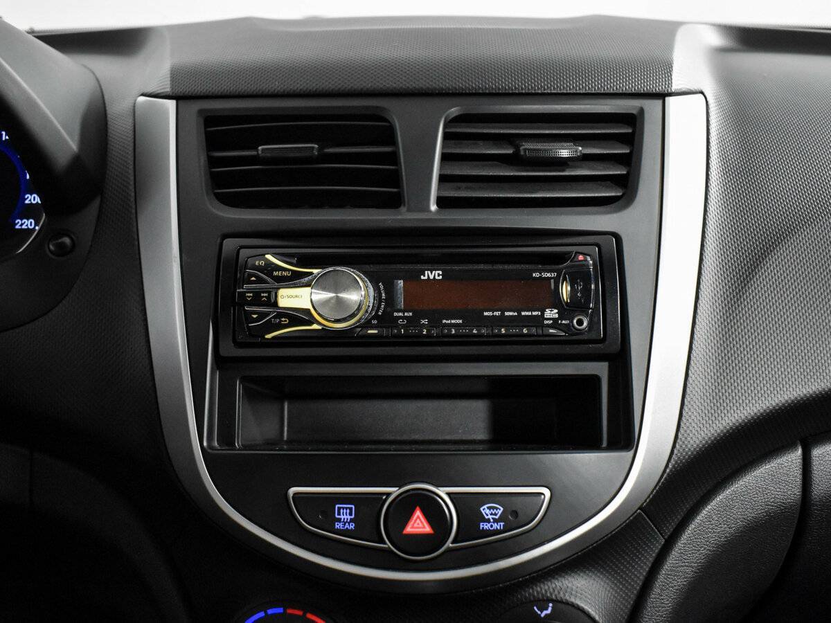 Hyundai Solaris с пробегом — 2012 год. Фото: #13
