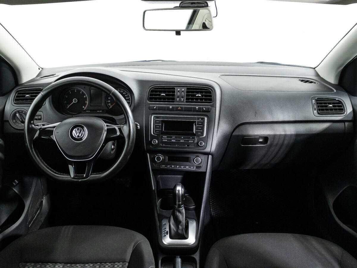 Volkswagen Polo с пробегом — 2017 год. Фото: #12