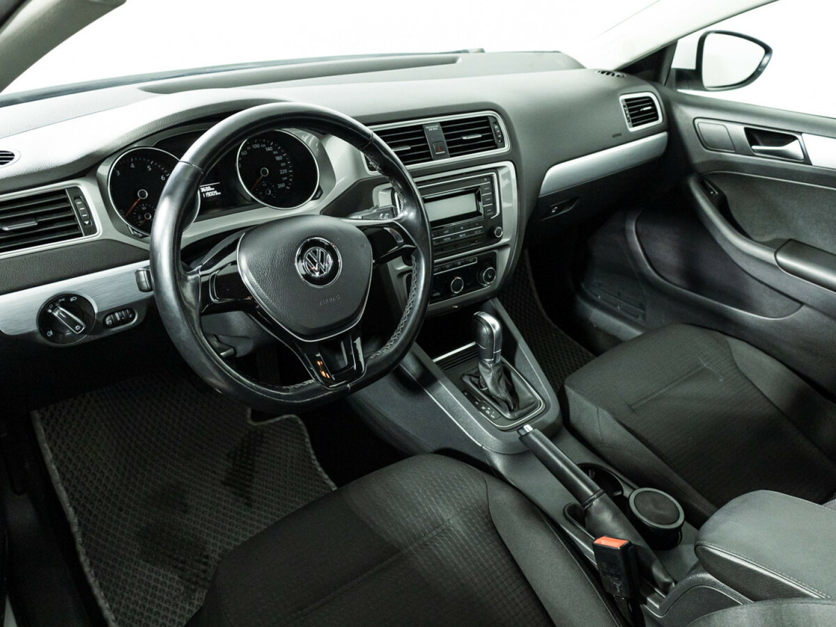 Volkswagen Jetta с пробегом — 2017 год. Фото: #8