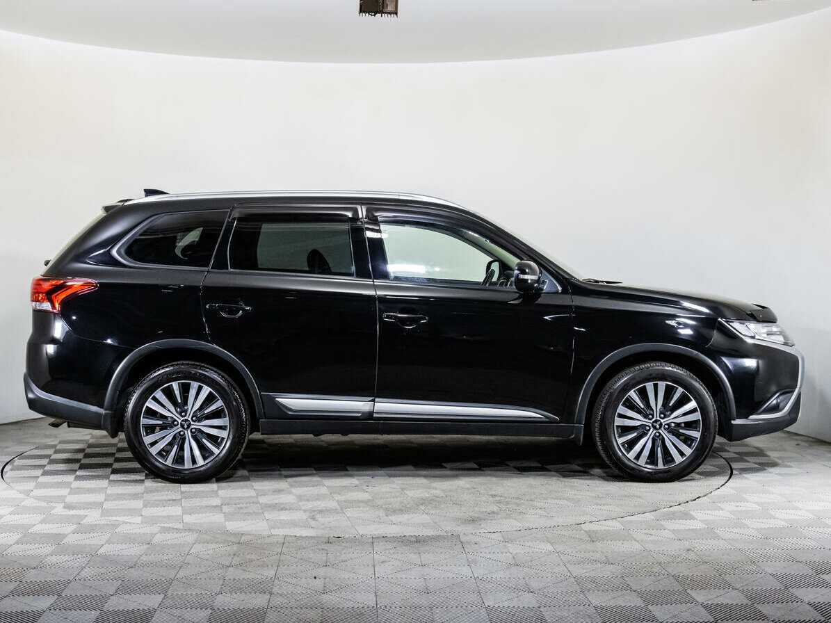 Mitsubishi Outlander с пробегом — 2019 год. Фото: #3