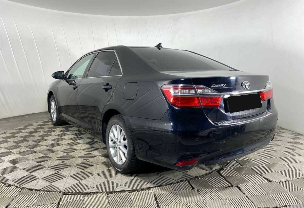 Toyota Camry с пробегом — 2017 год. Фото: #6