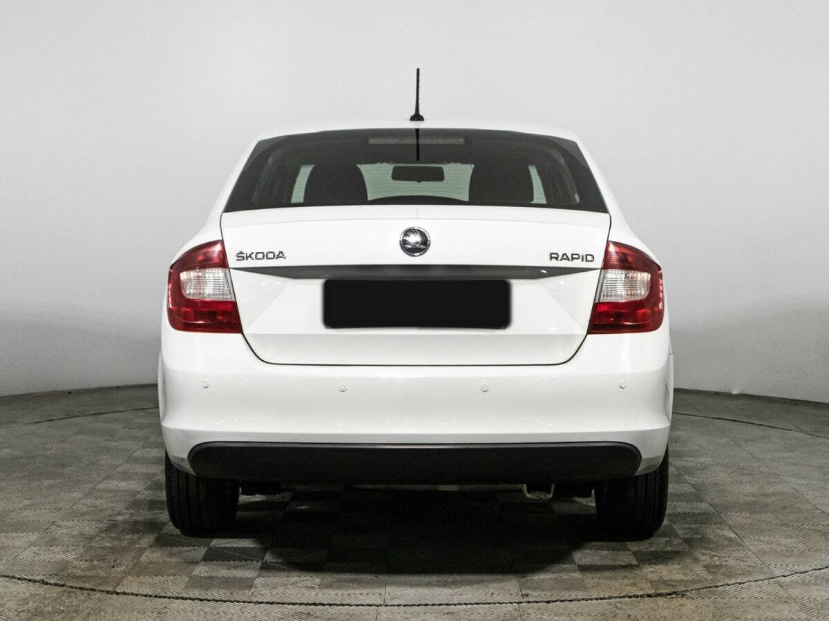 Skoda Rapid с пробегом — 2015 год. Фото: #5
