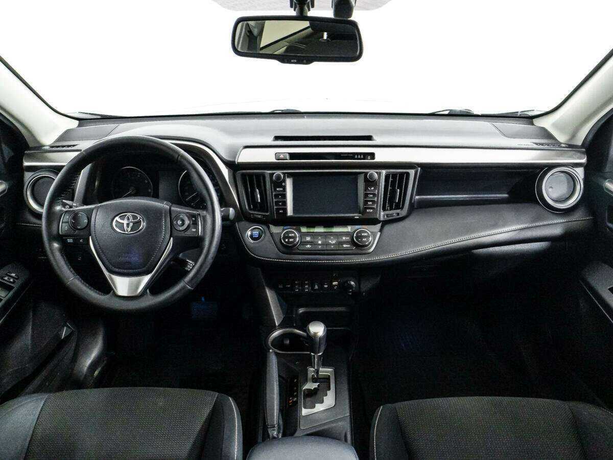 Toyota RAV4 с пробегом — 2018 год. Фото: #12