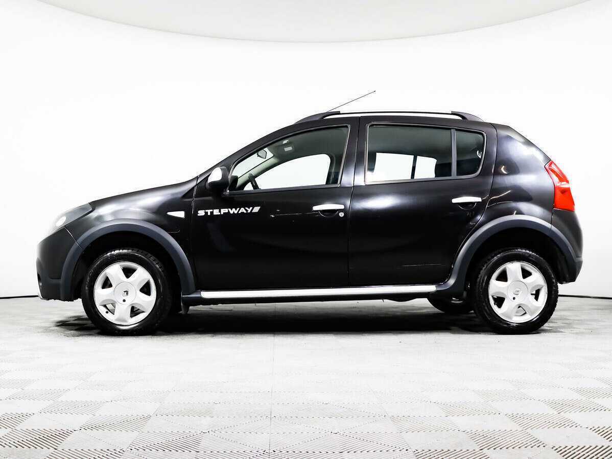 Renault Sandero с пробегом — 2013 год. Фото: #7