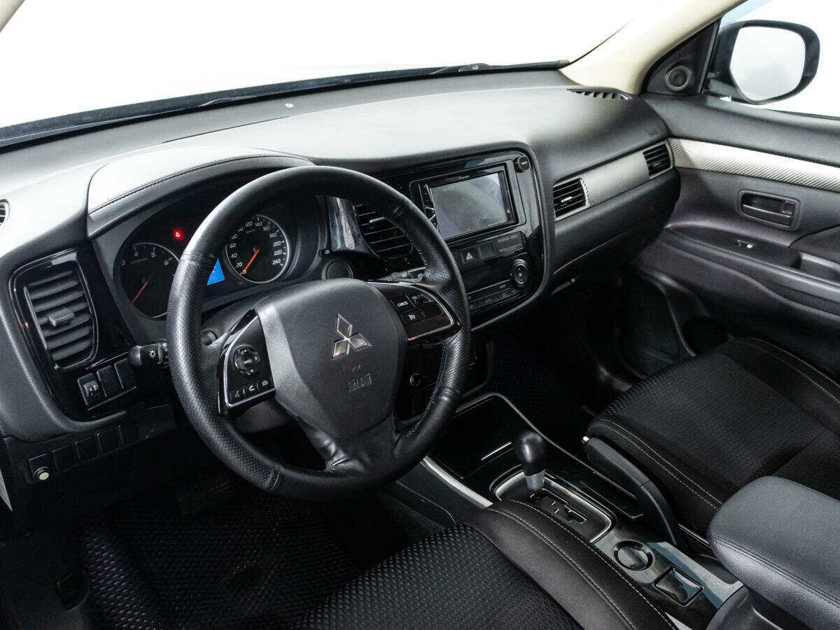 Mitsubishi Outlander с пробегом — 2017 год. Фото: #9