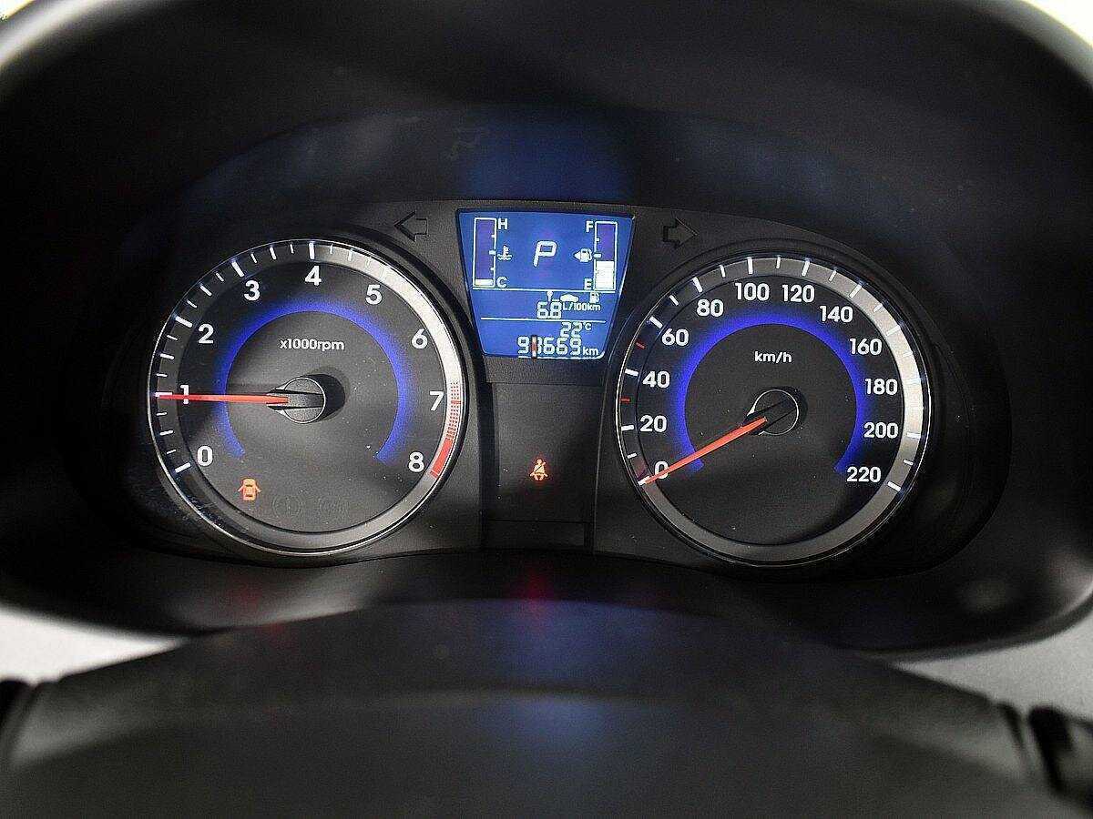 Hyundai Solaris с пробегом — 2014 год. Фото: #11