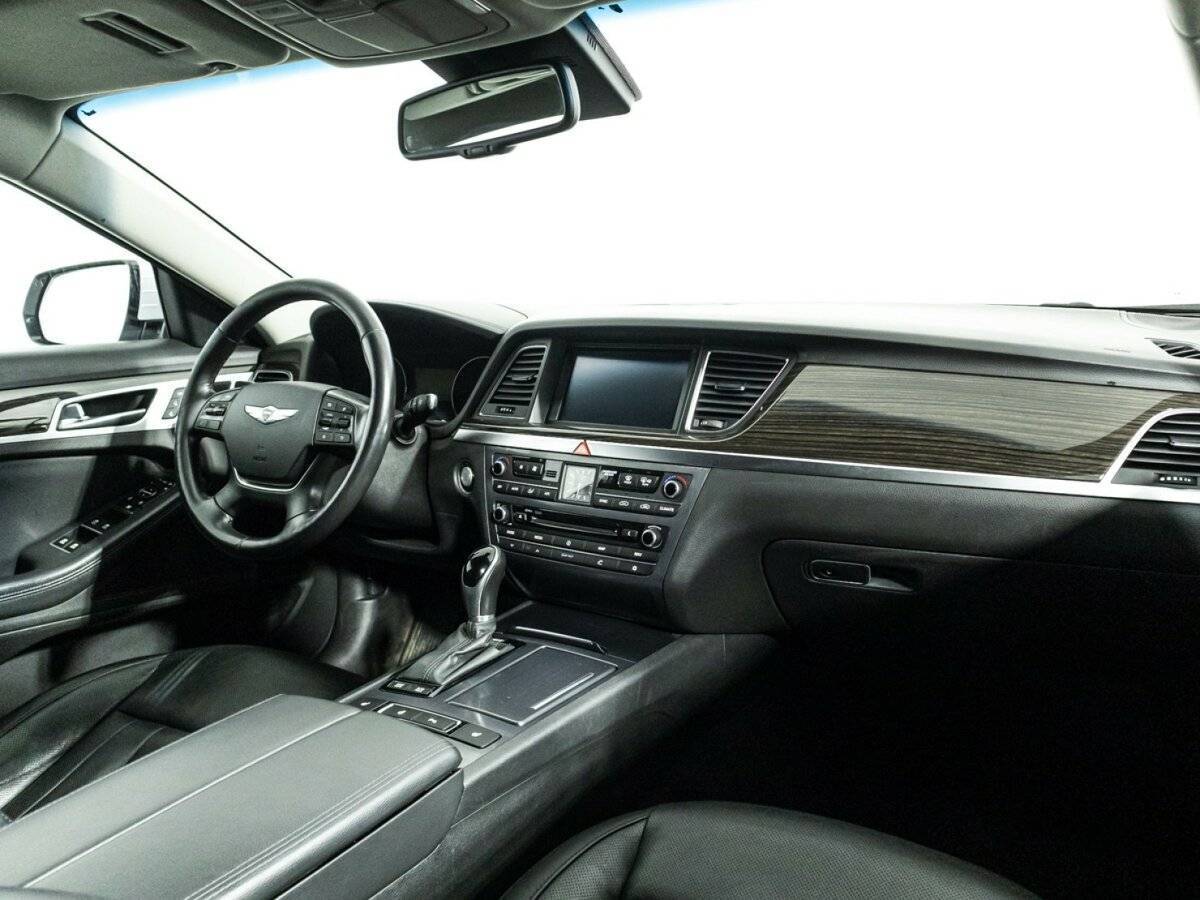 Hyundai Genesis с пробегом — 2015 год. Фото: #8