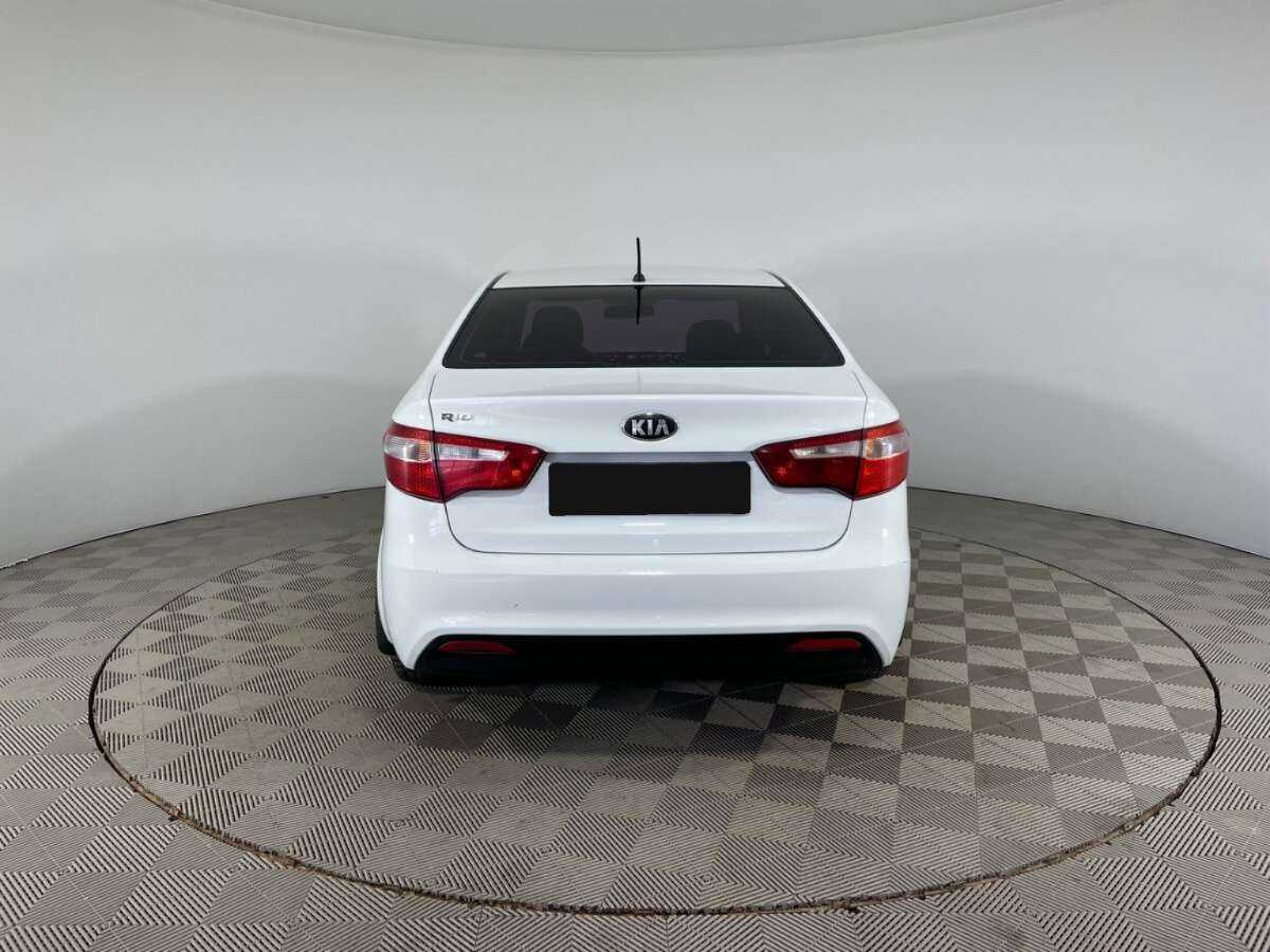 Kia Rio с пробегом — 2013 год. Фото: #4