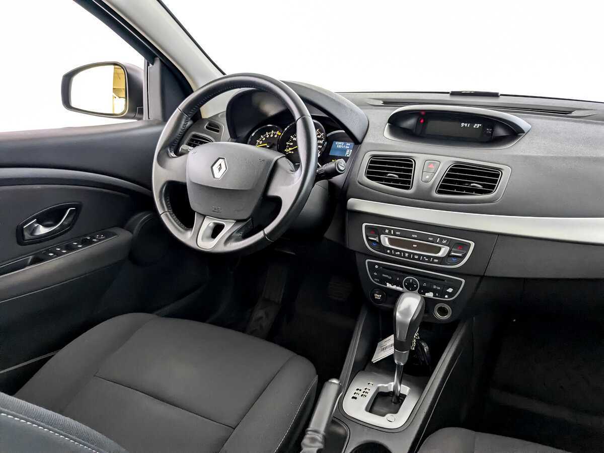 Renault Fluence с пробегом — 2012 год. Фото: #21