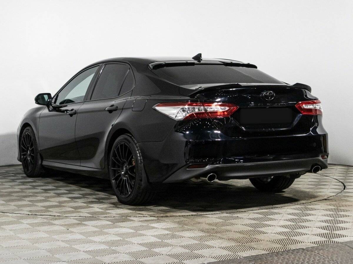 Toyota Camry с пробегом — 2018 год. Фото: #6