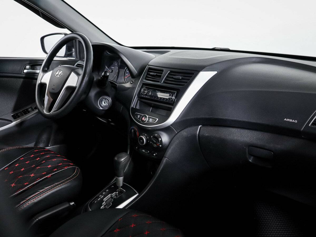 Hyundai Solaris с пробегом — 2013 год. Фото: #6