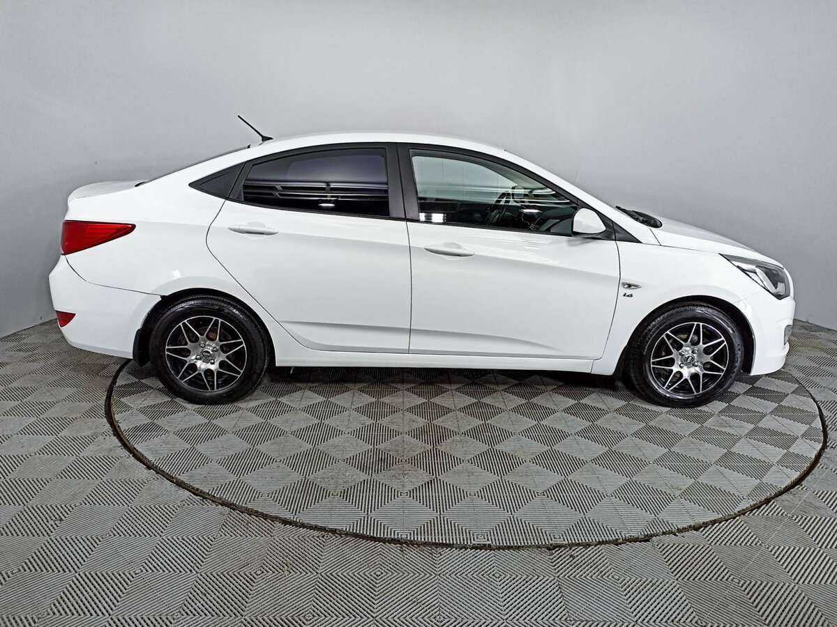 Hyundai Solaris с пробегом — 2015 год. Фото: #3
