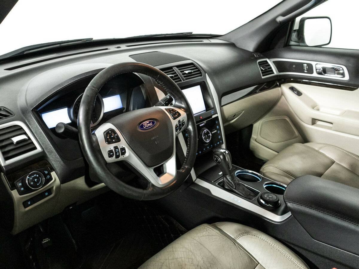 Ford Explorer с пробегом — 2012 год. Фото: #8