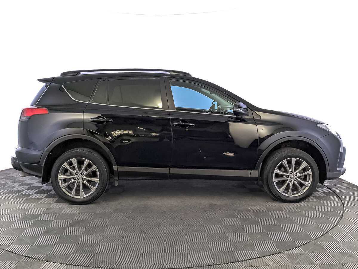 Toyota RAV4 с пробегом — 2017 год. Фото: #3