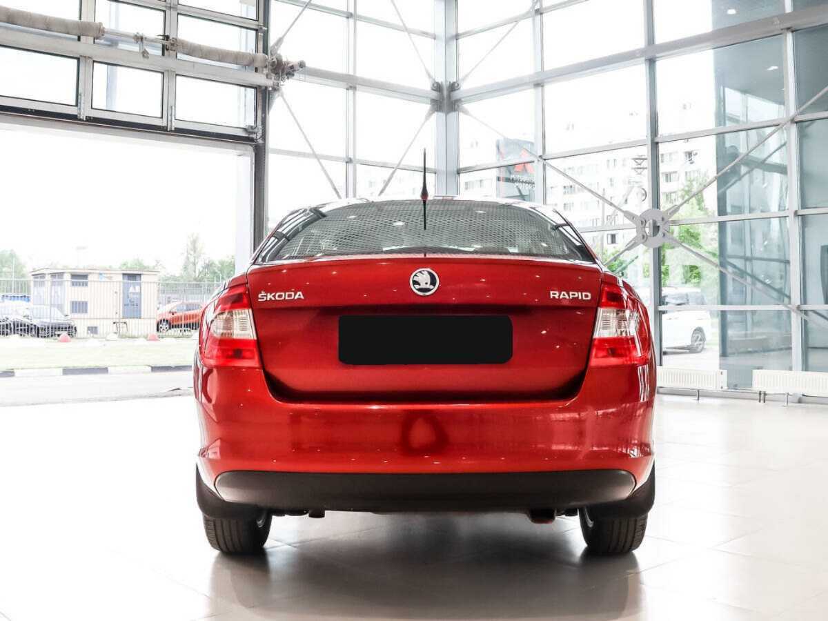 Skoda Rapid с пробегом — 2014 год. Фото: #5