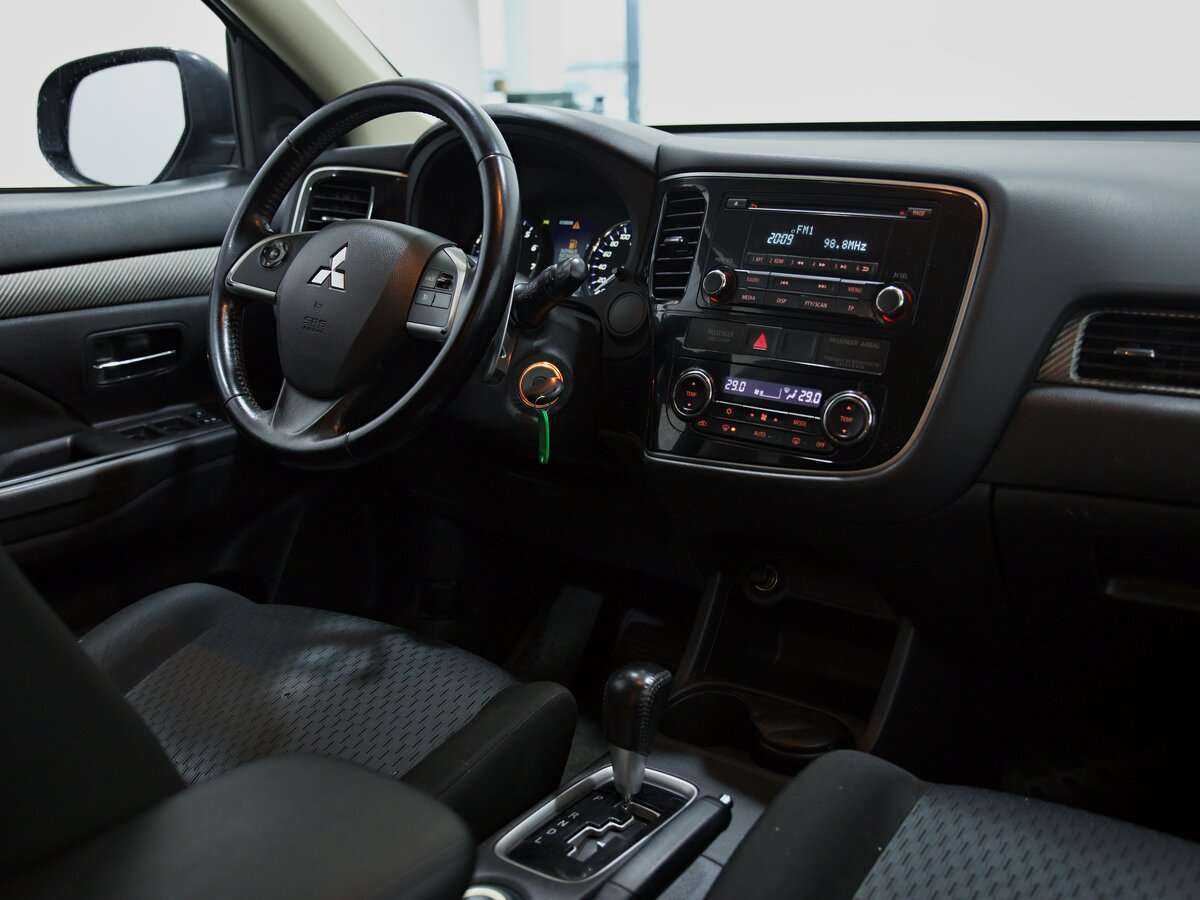 Mitsubishi Outlander с пробегом — 2013 год. Фото: #6