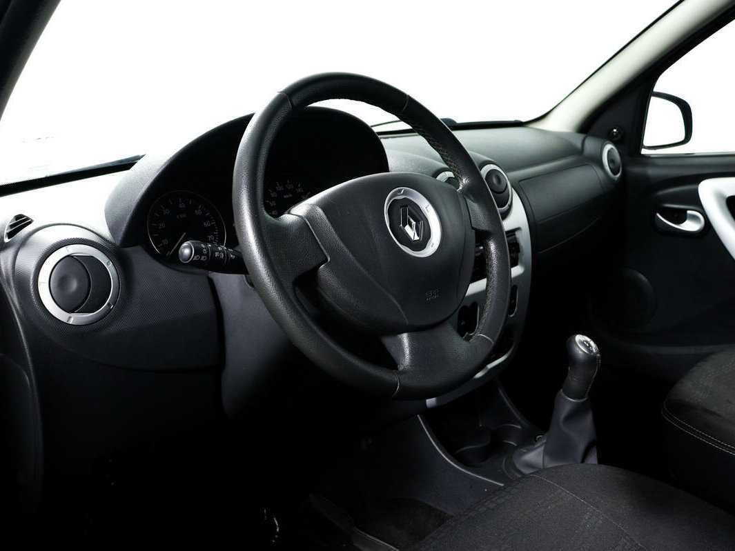 Renault Sandero с пробегом — 2012 год. Фото: #12