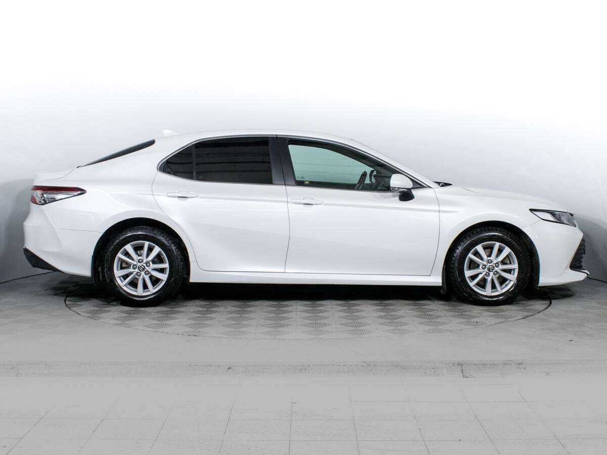 Toyota Camry с пробегом — 2020 год. Фото: #3