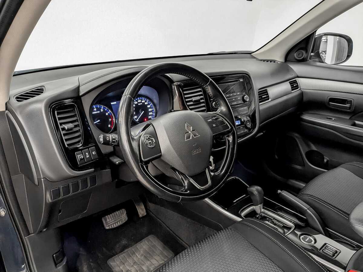 Mitsubishi Outlander с пробегом — 2017 год. Фото: #15