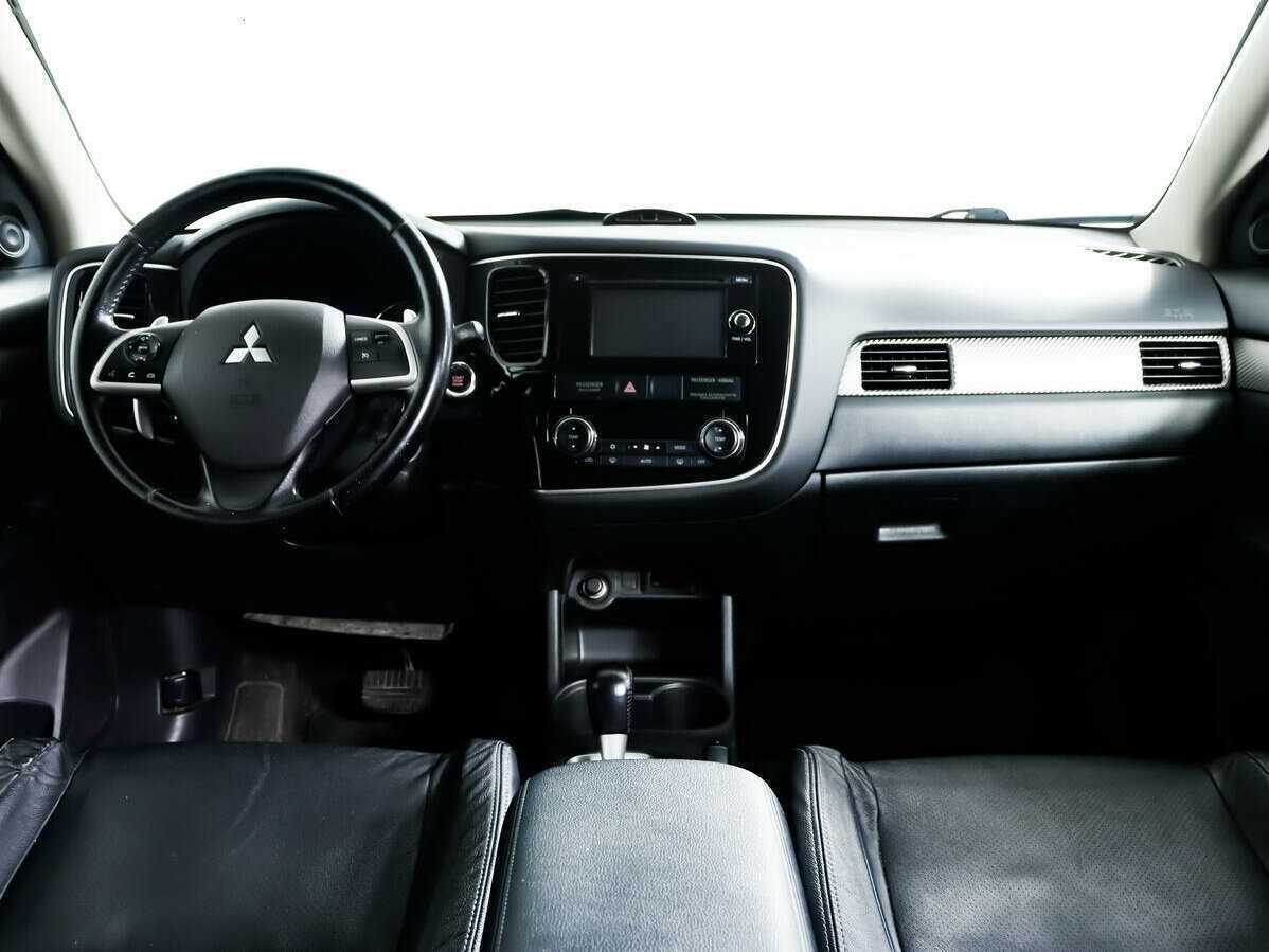 Mitsubishi Outlander с пробегом — 2014 год. Фото: #10
