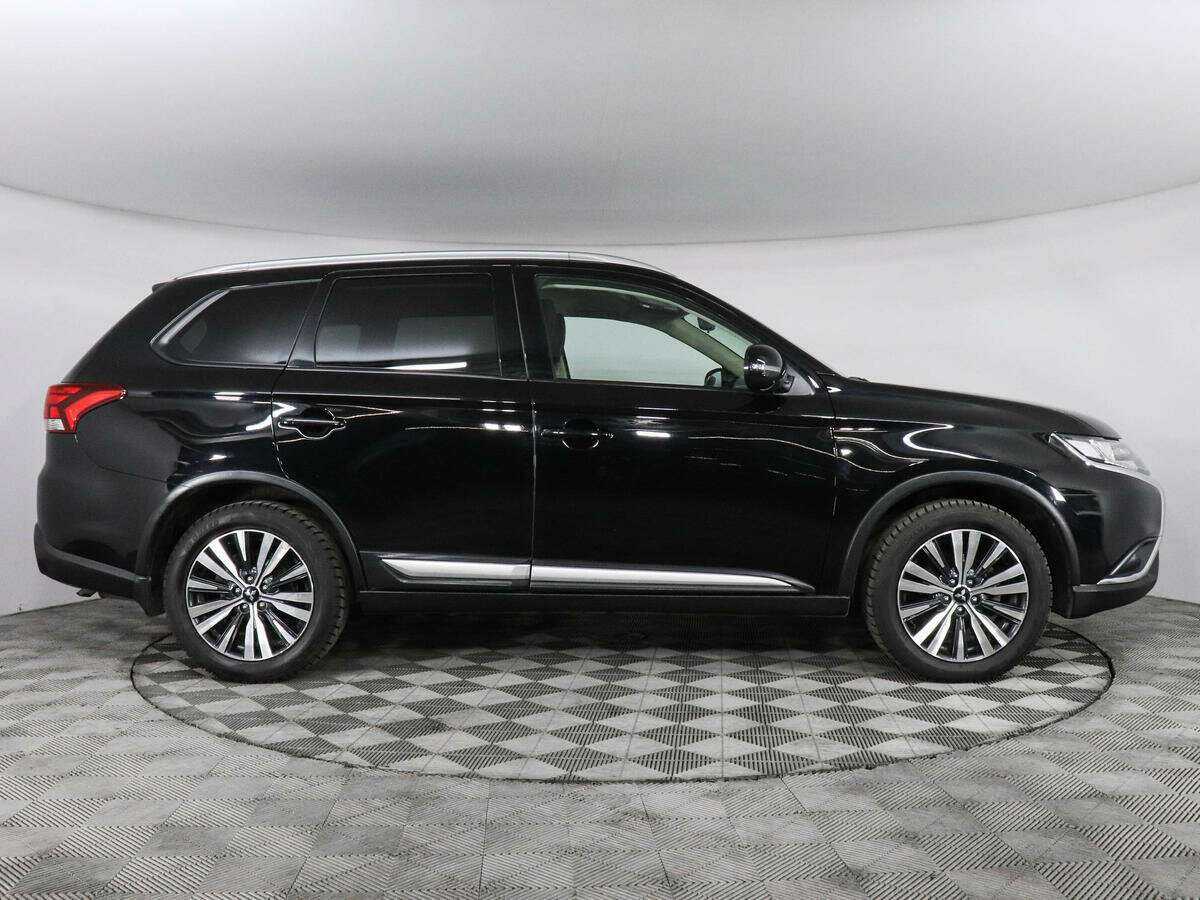 Mitsubishi Outlander с пробегом — 2018 год. Фото: #3