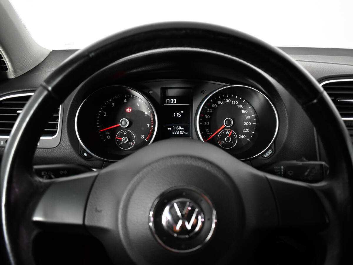Volkswagen Golf с пробегом — 2012 год. Фото: #10