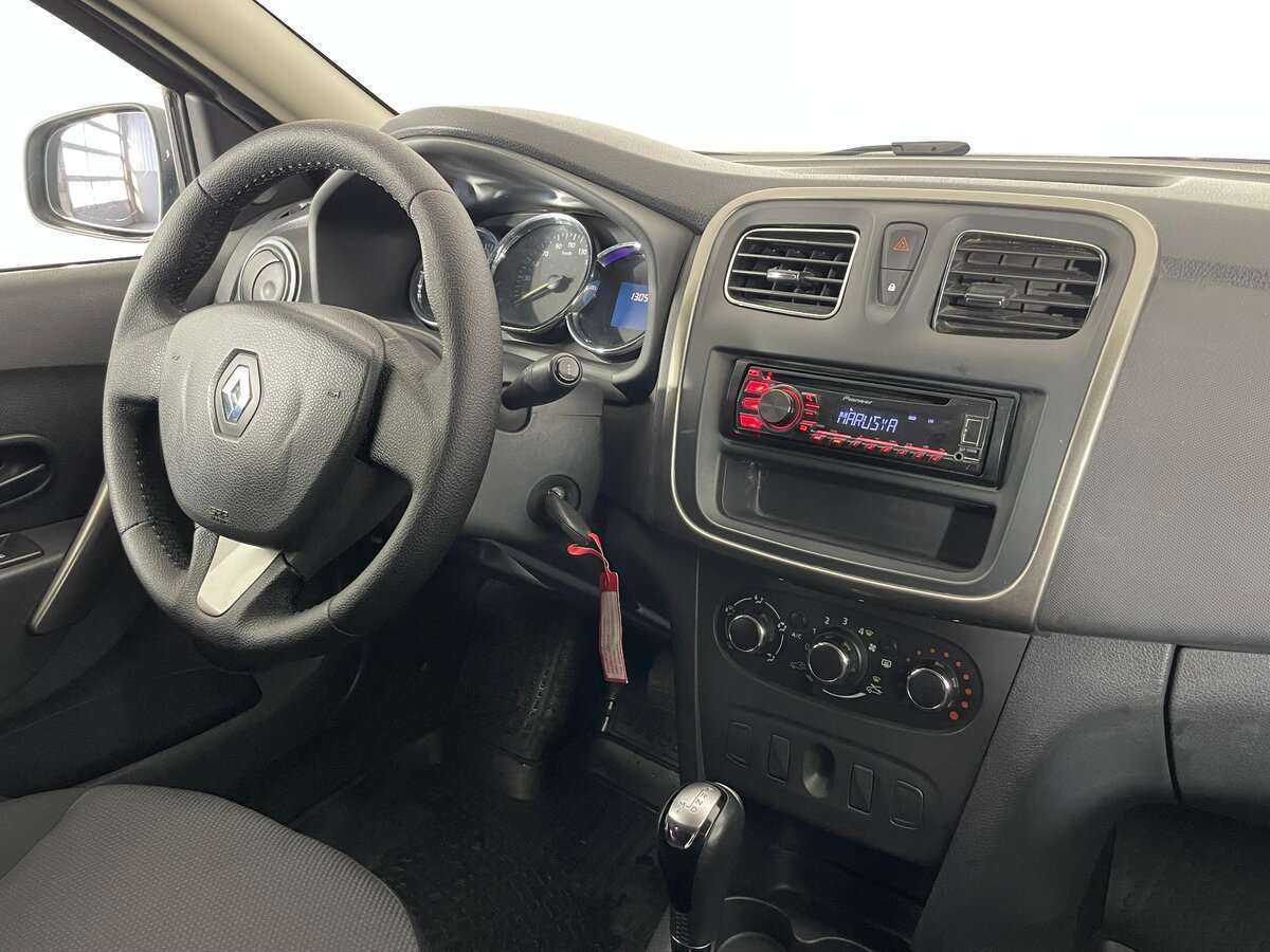 Renault Logan с пробегом — 2015 год. Фото: #10