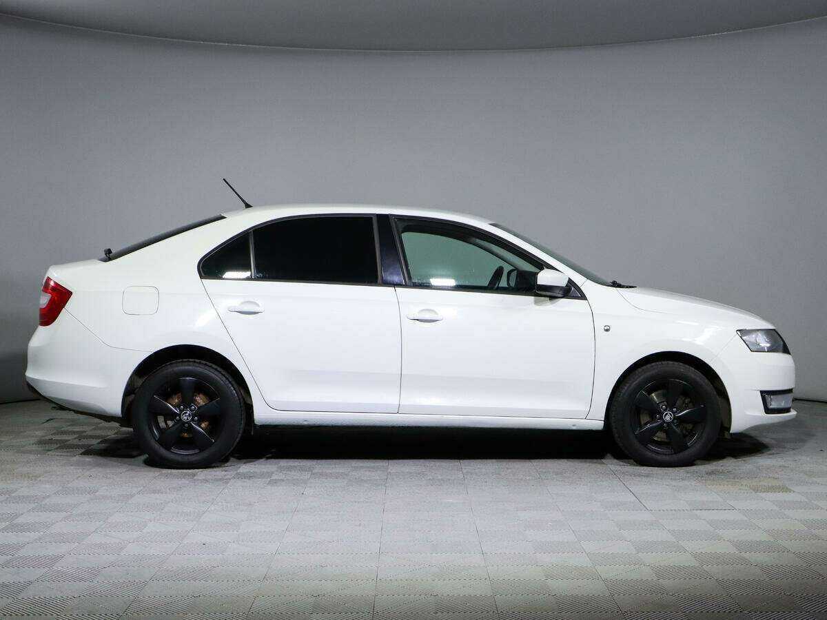 Skoda Rapid с пробегом — 2014 год. Фото: #3