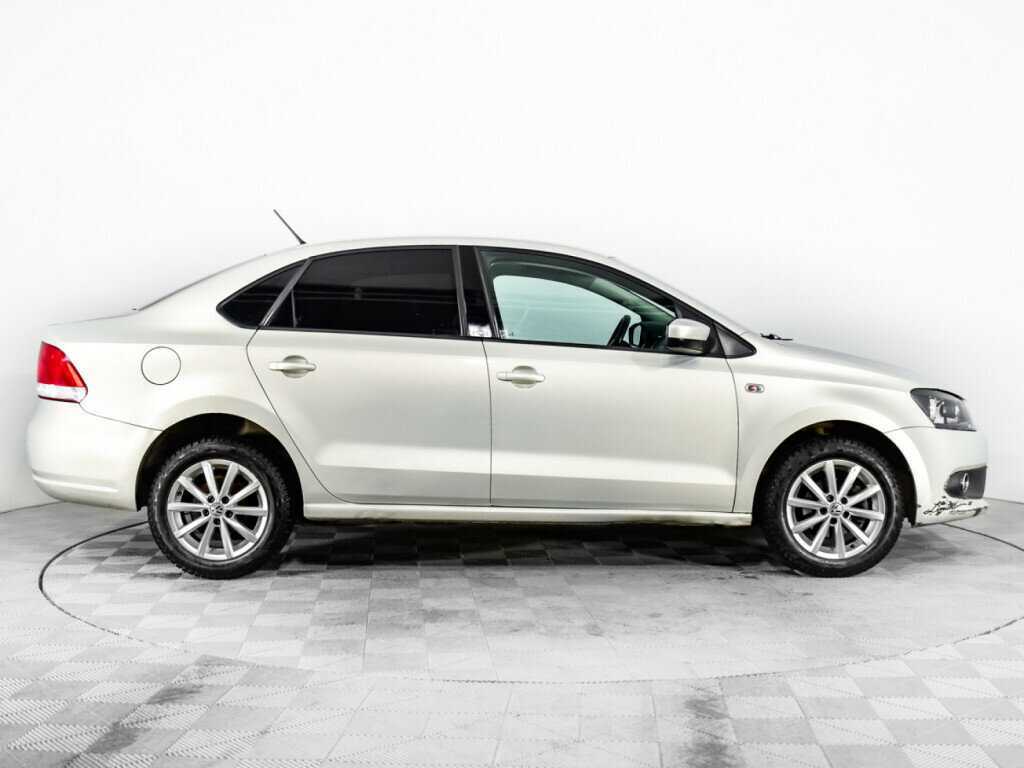 Volkswagen Polo с пробегом — 2015 год. Фото: #3