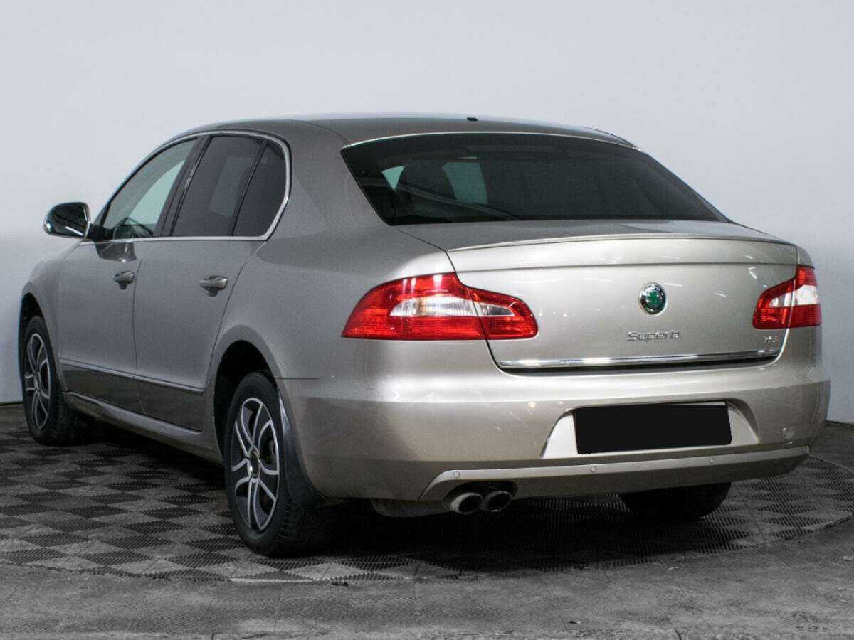 Skoda Superb с пробегом — 2013 год. Фото: #6
