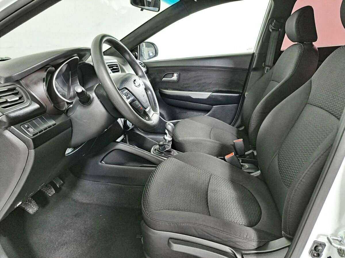 Kia Rio с пробегом — 2015 год. Фото: #13