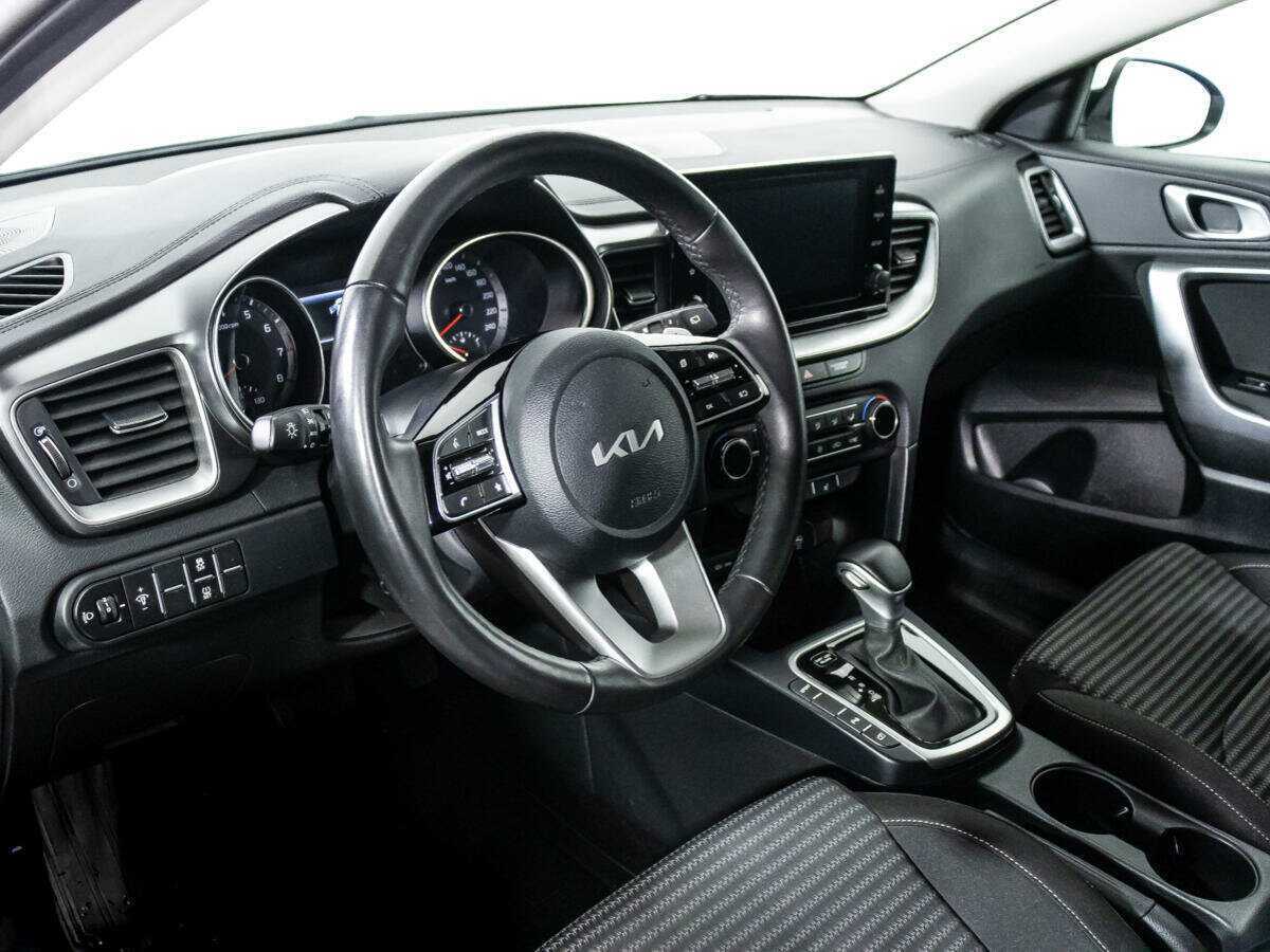 Kia Ceed с пробегом — 2023 год. Фото: #10