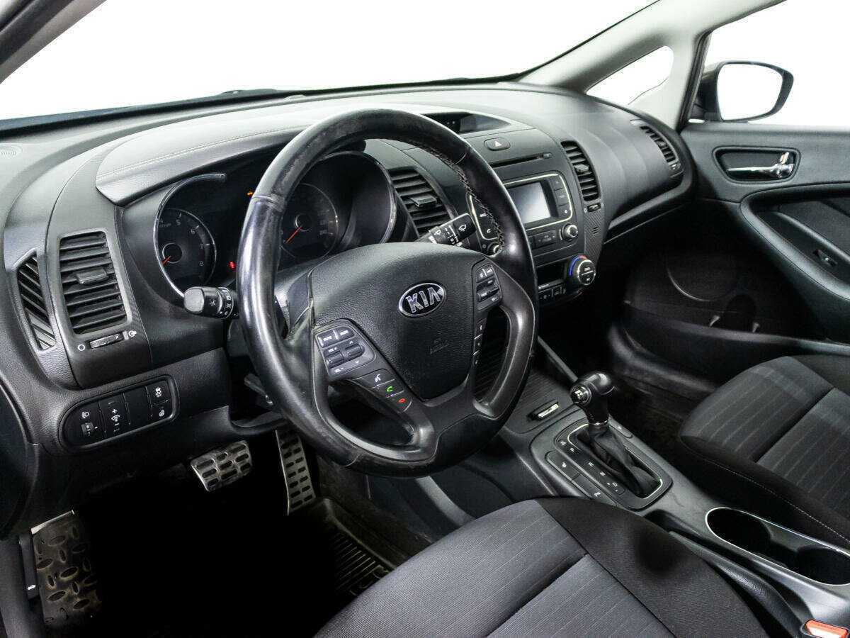 Kia Cerato с пробегом — 2015 год. Фото: #10