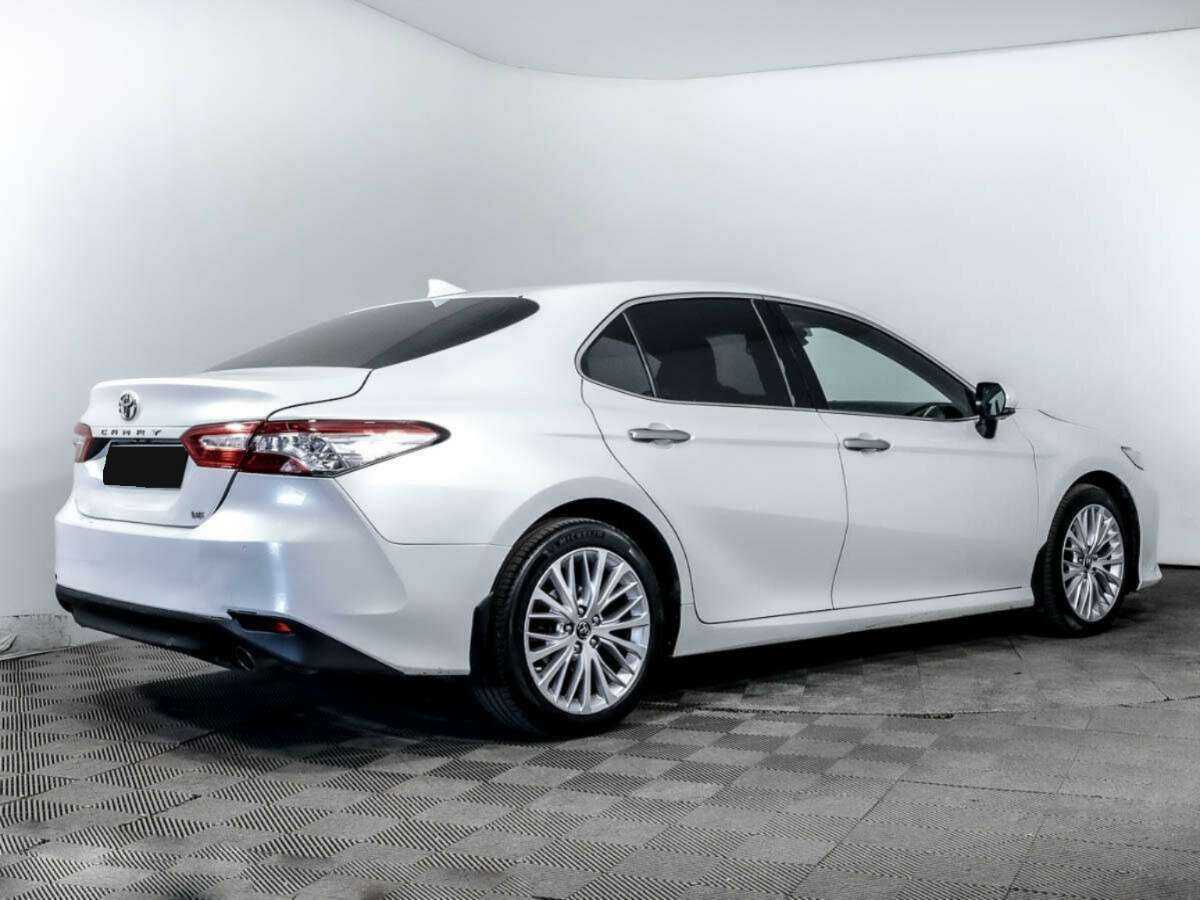 Toyota Camry с пробегом — 2018 год. Фото: #3