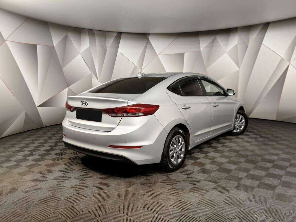 Hyundai Elantra с пробегом — 2018 год. Фото: #0