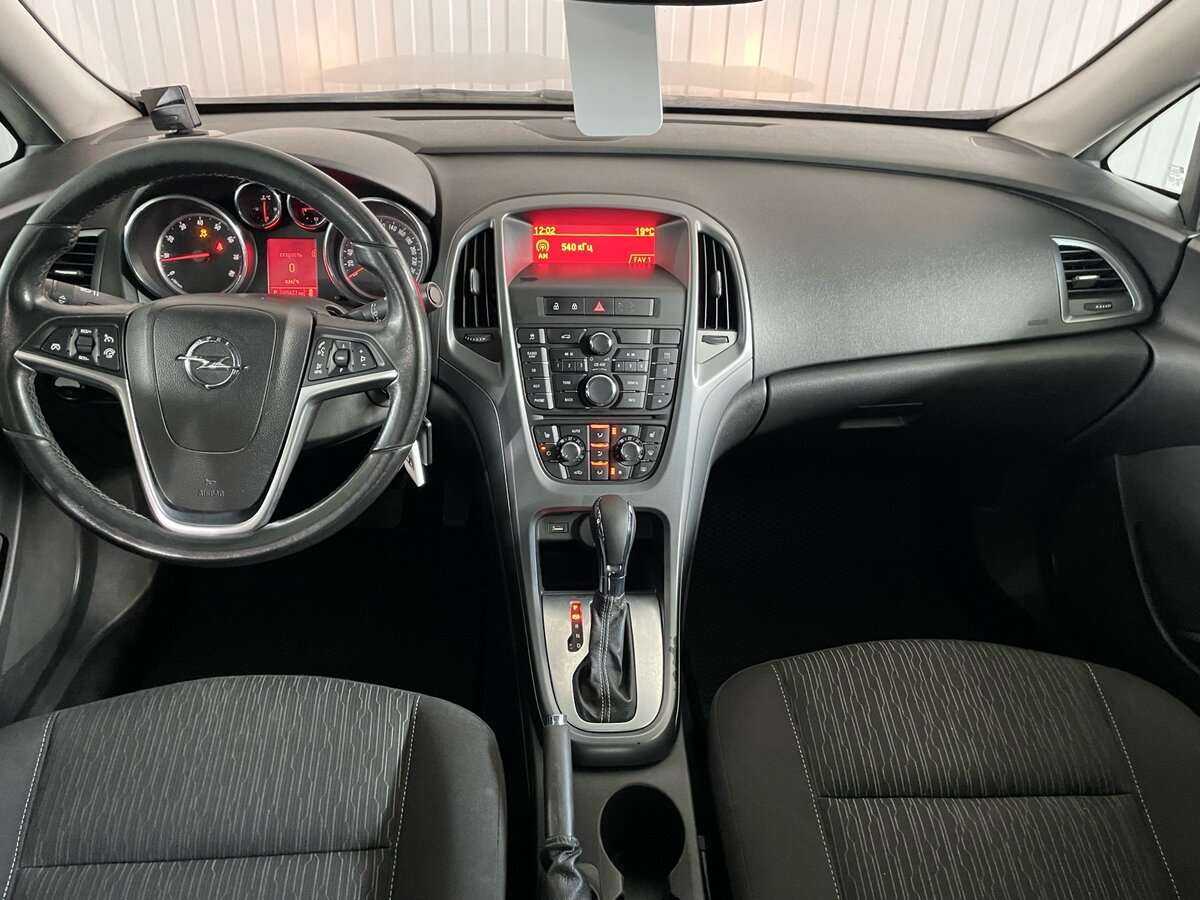 Opel Astra с пробегом — 2013 год. Фото: #8