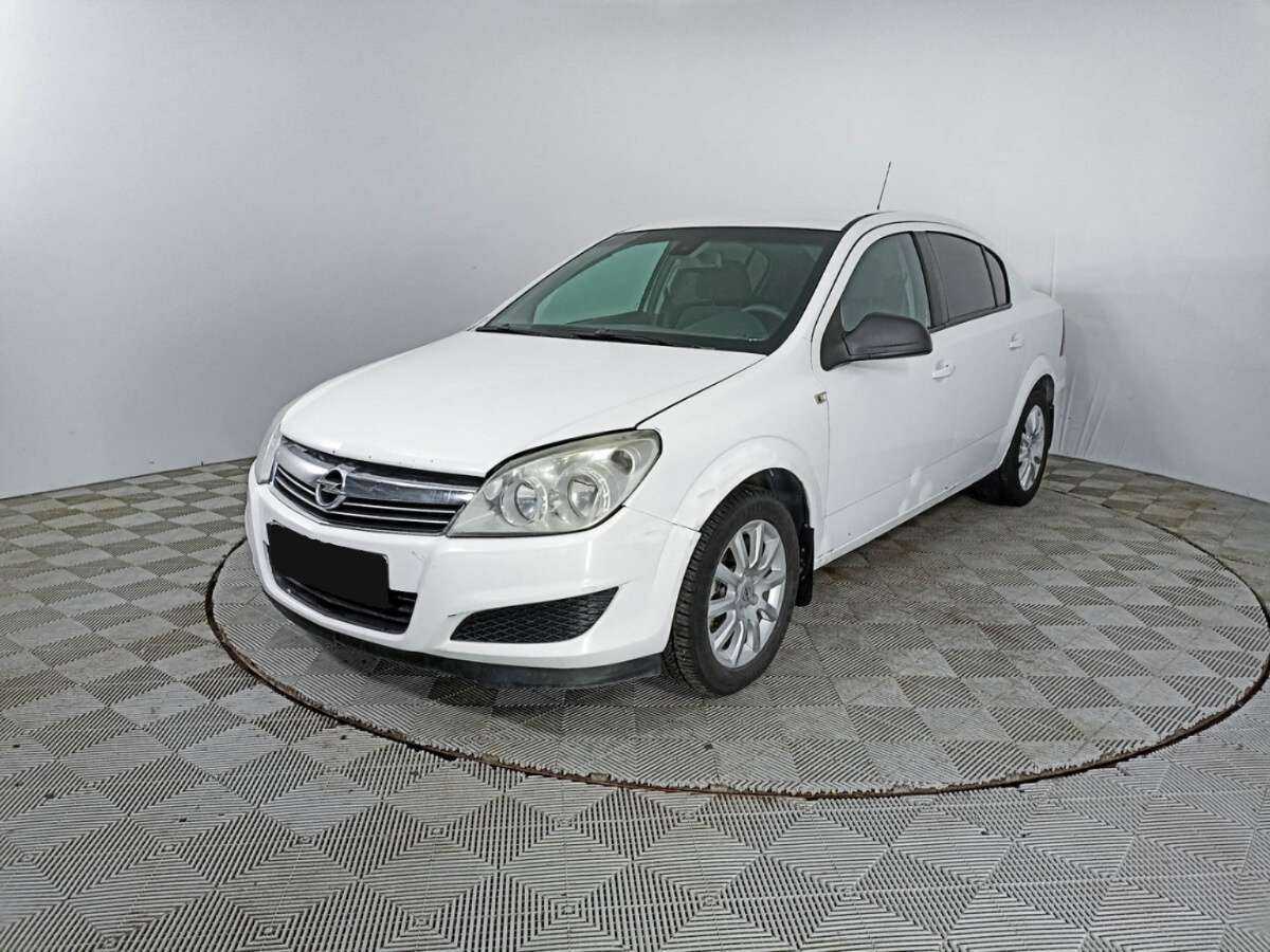 Opel Astra с пробегом — 2013 год. Фото: #0