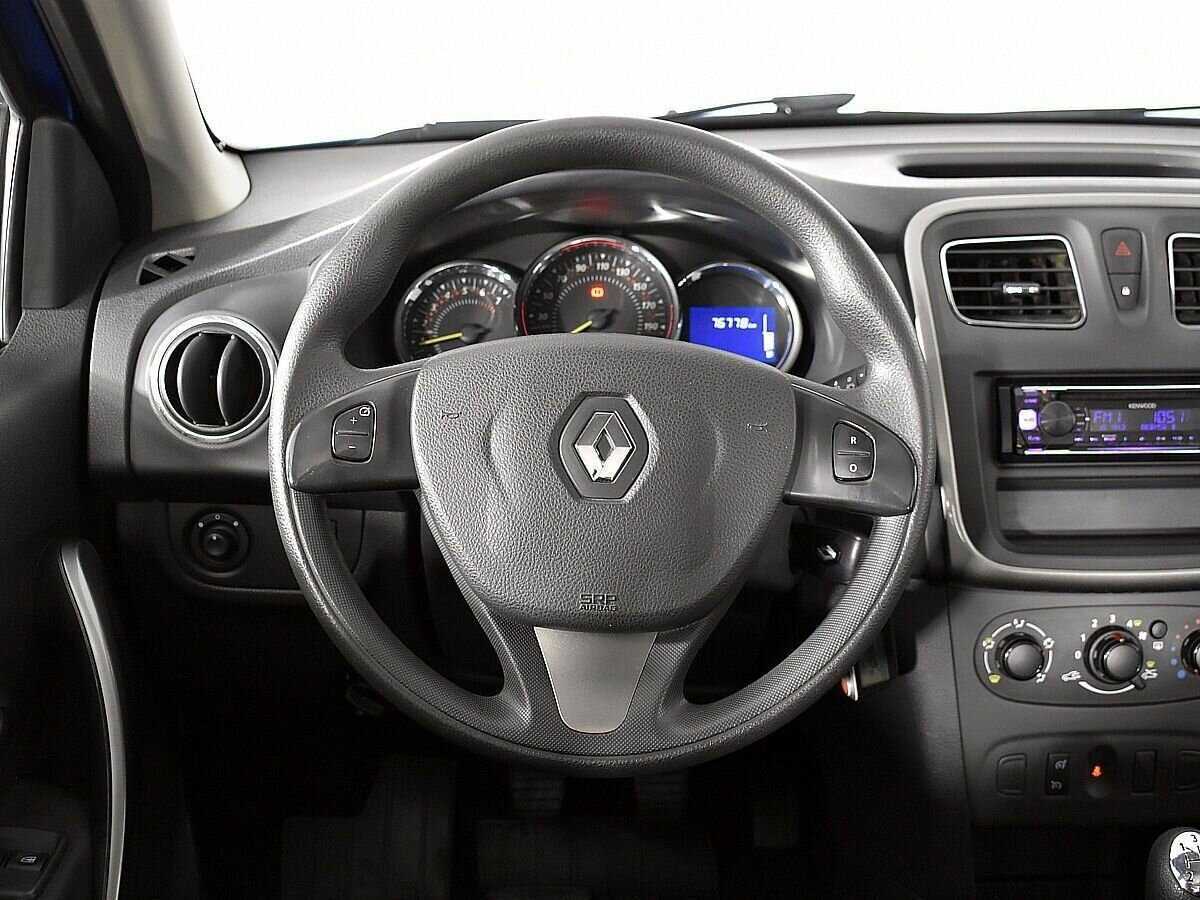 Renault Sandero с пробегом — 2016 год. Фото: #10