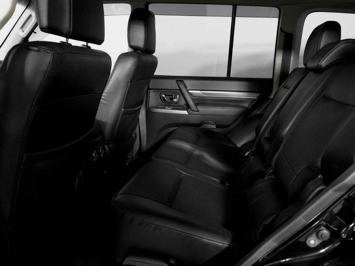 Mitsubishi Pajero с пробегом — 2014 год. Фото: #9