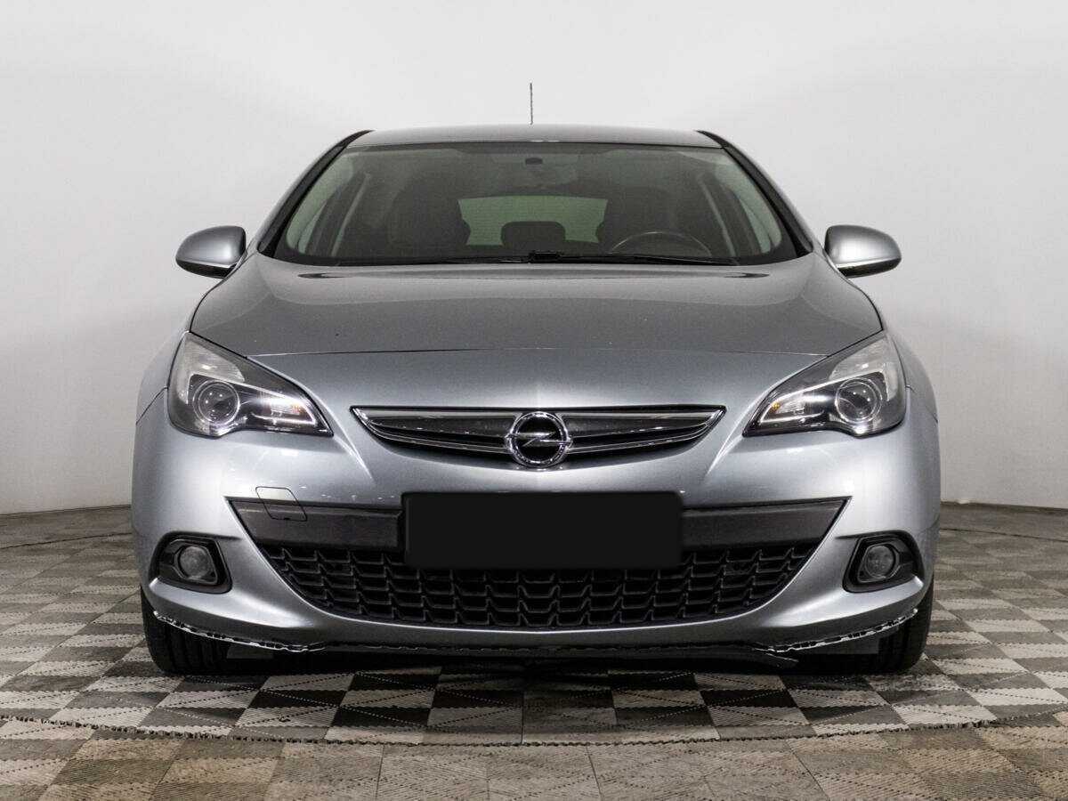 Opel Astra с пробегом — 2013 год. Фото: #1