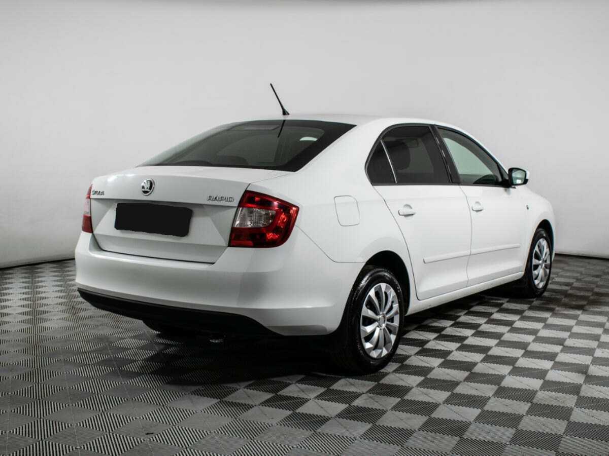 Skoda Rapid с пробегом — 2014 год. Фото: #3