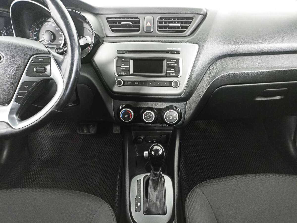 Kia Rio с пробегом — 2015 год. Фото: #12