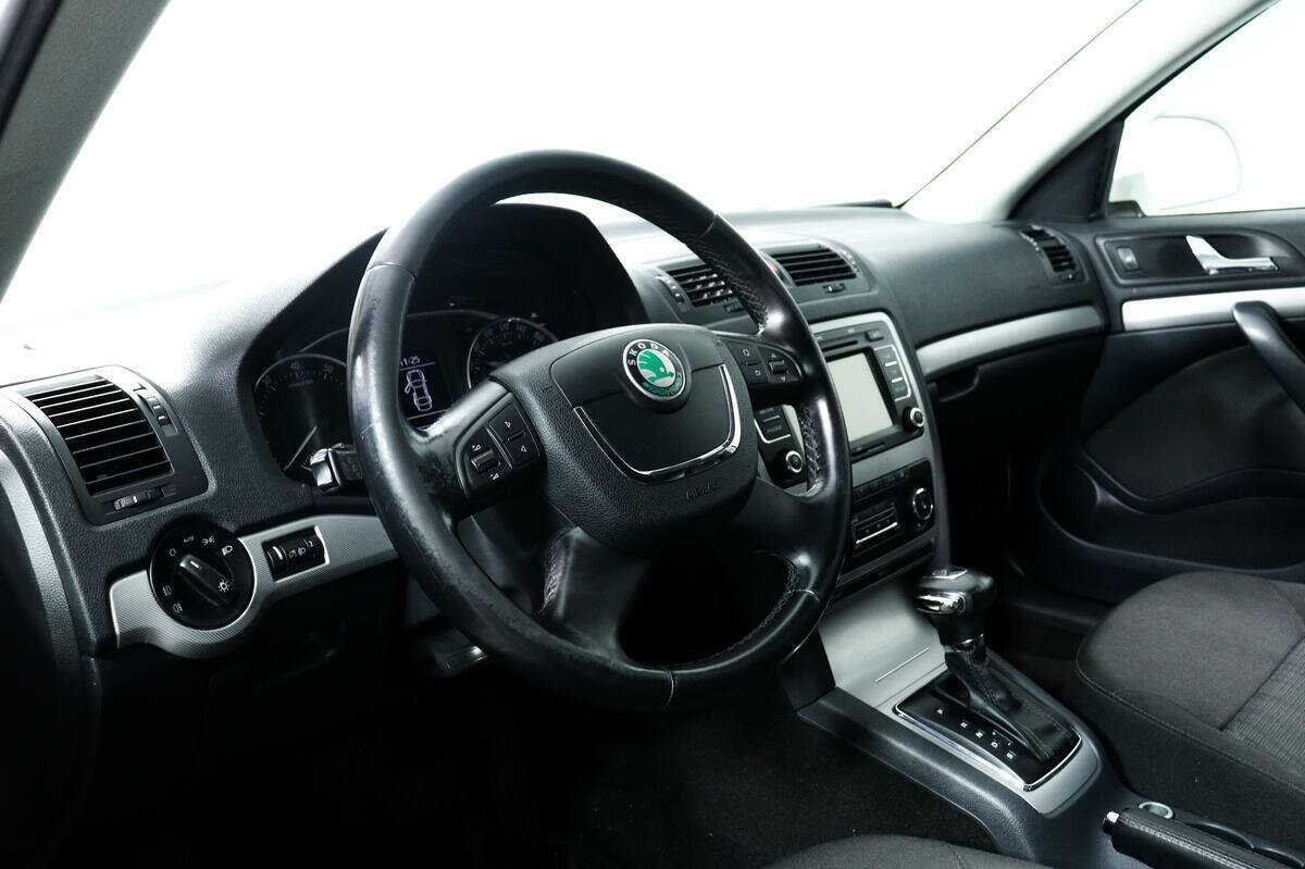 Skoda Octavia с пробегом — 2012 год. Фото: #11