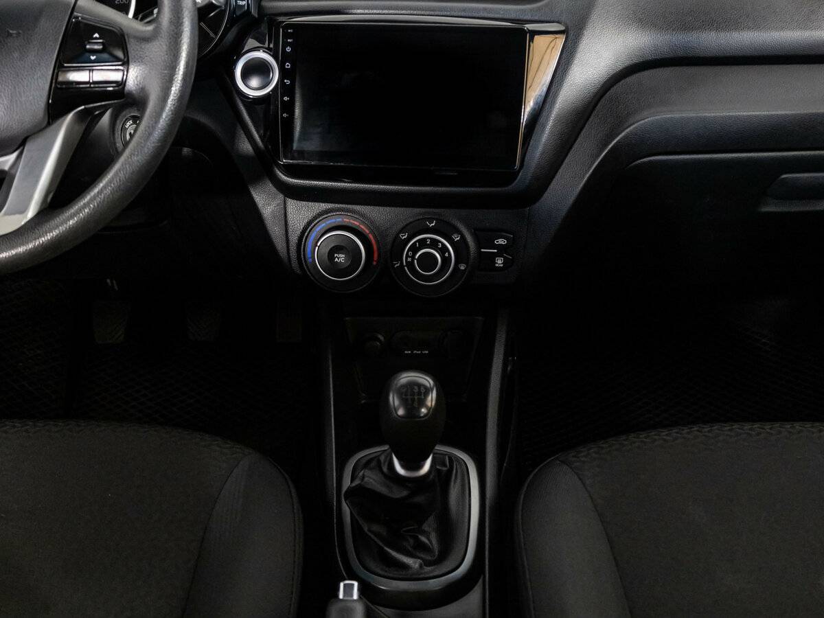 Kia Rio с пробегом — 2012 год. Фото: #10