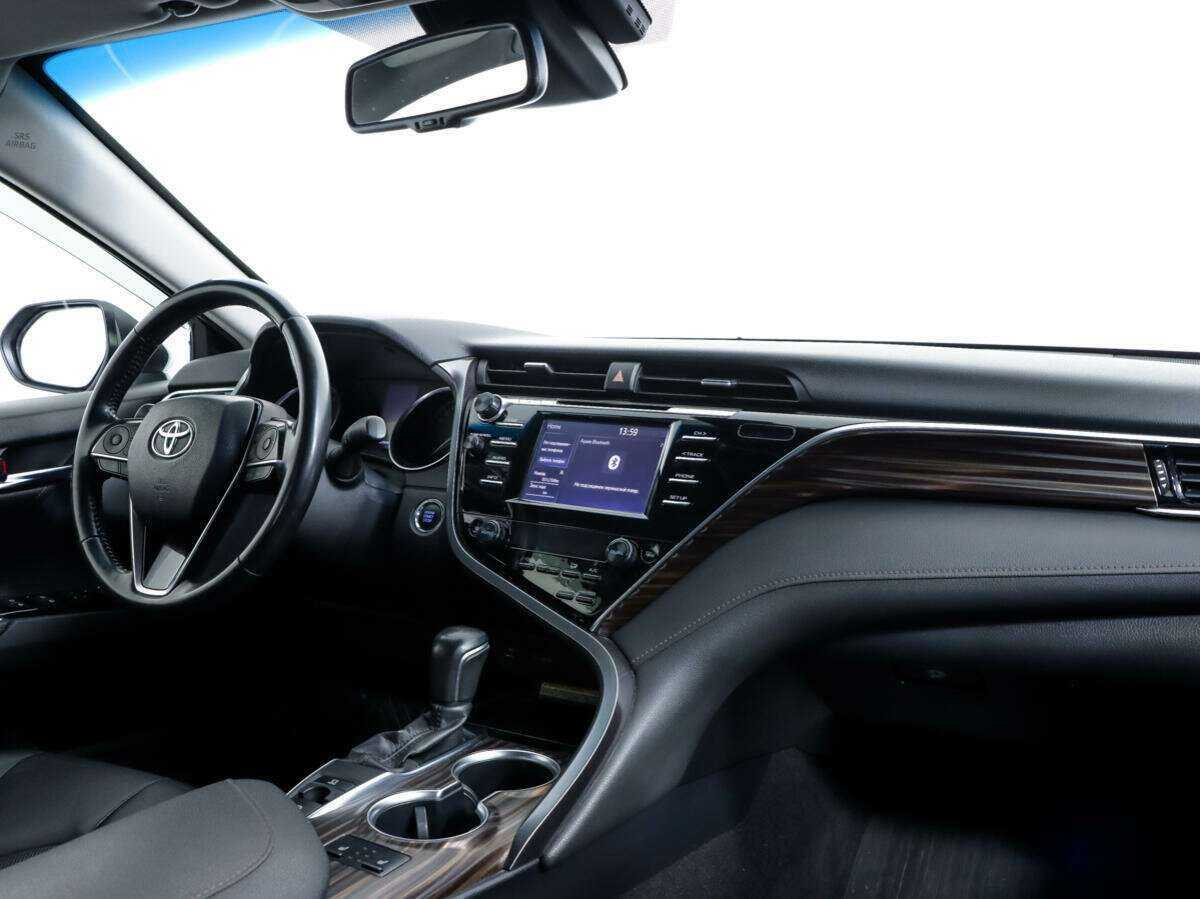 Toyota Camry с пробегом — 2018 год. Фото: #8