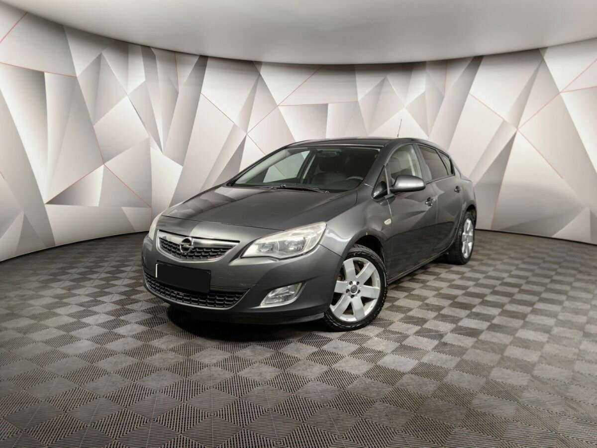 Opel Astra с пробегом — 2012 год. Фото: #0