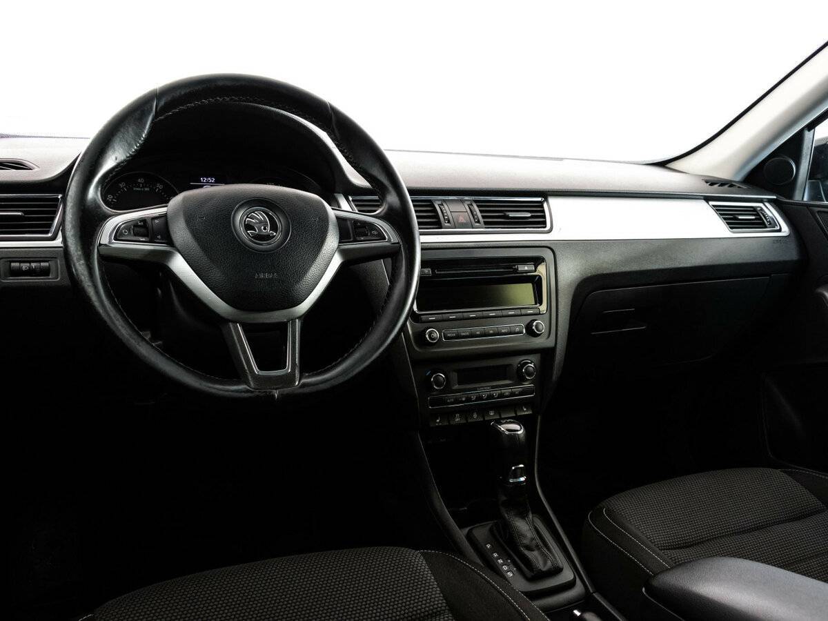 Skoda Rapid с пробегом — 2015 год. Фото: #10