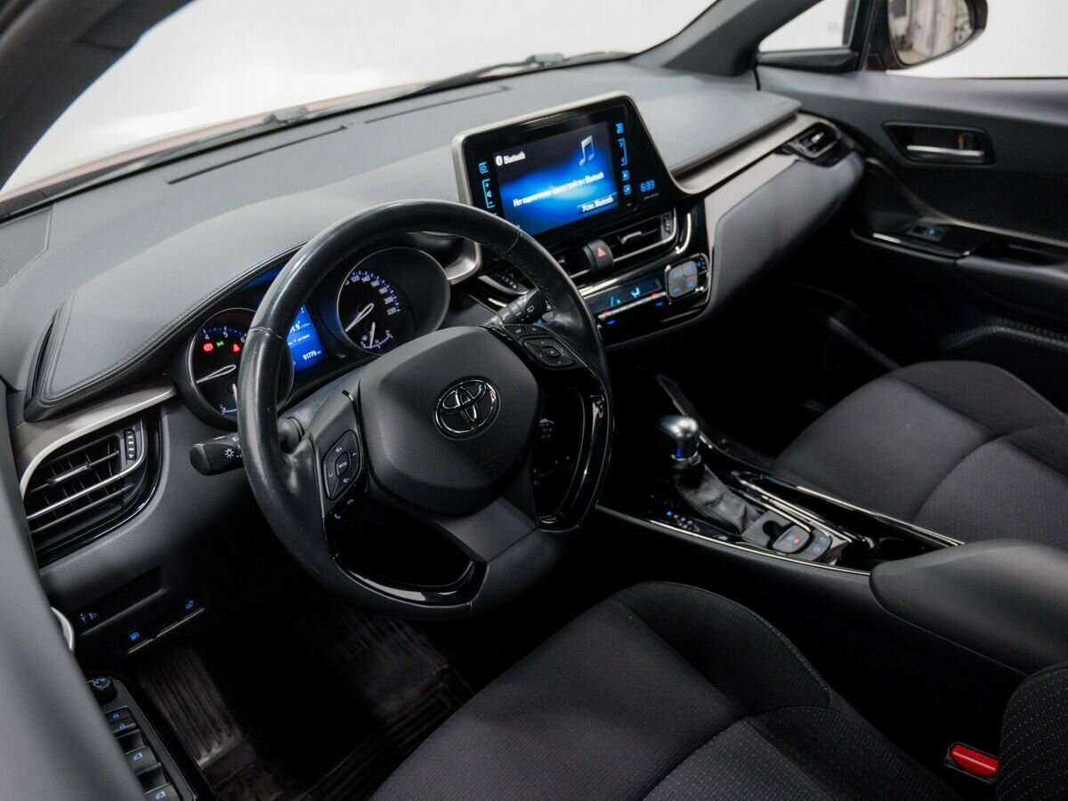 Toyota C-HR с пробегом — 2018 год. Фото: #10
